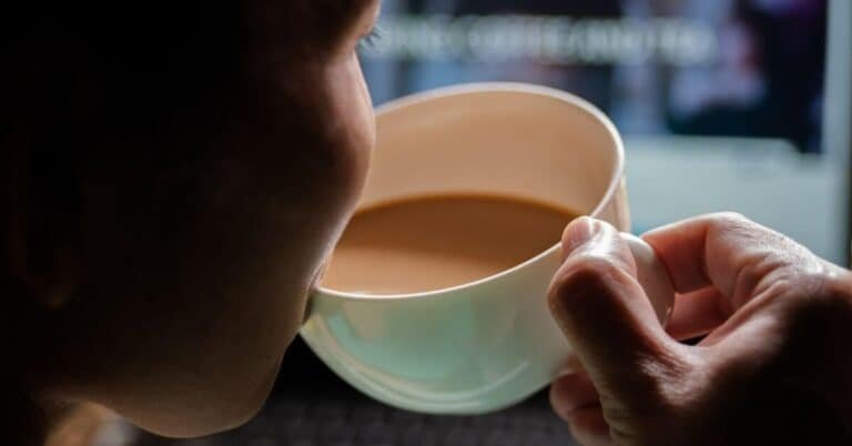 فوائد واضرار شرب القهوة أثناء الدورة الشهرية